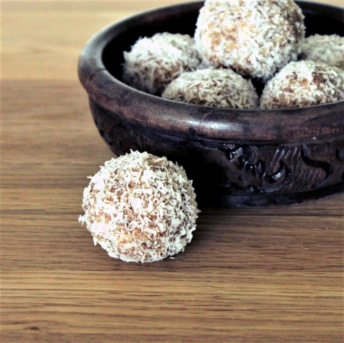 Coconut Energy Balls (15 vegane und zuckerfreie Kugeln) Smart Bites 