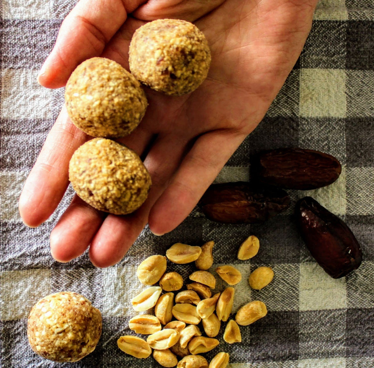 Salty Peanut Energy Balls (15 vegane und zuckerfreie Kugeln) Smart Bites 