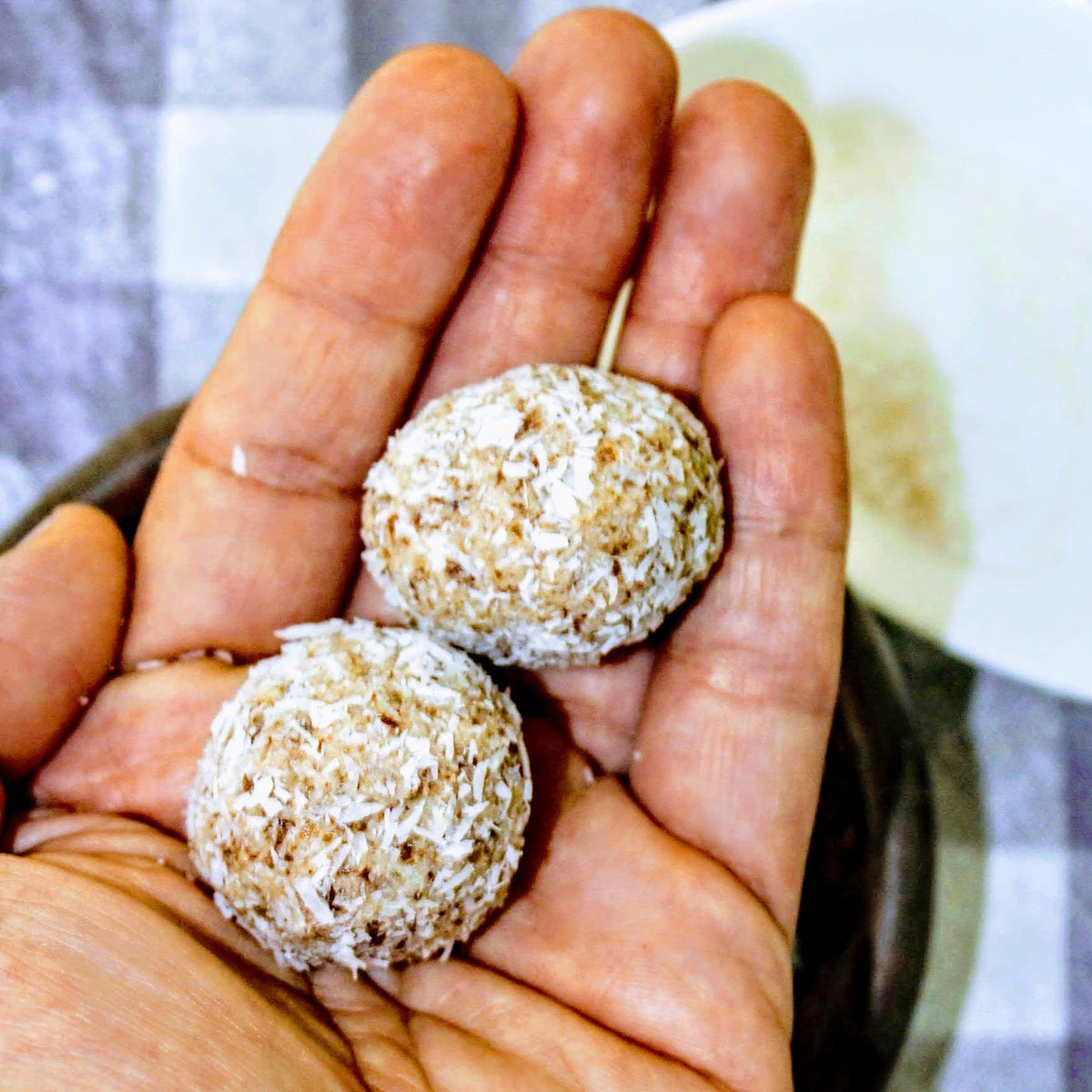 Coconut Energy Balls (15 vegane und zuckerfreie Kugeln) Smart Bites 